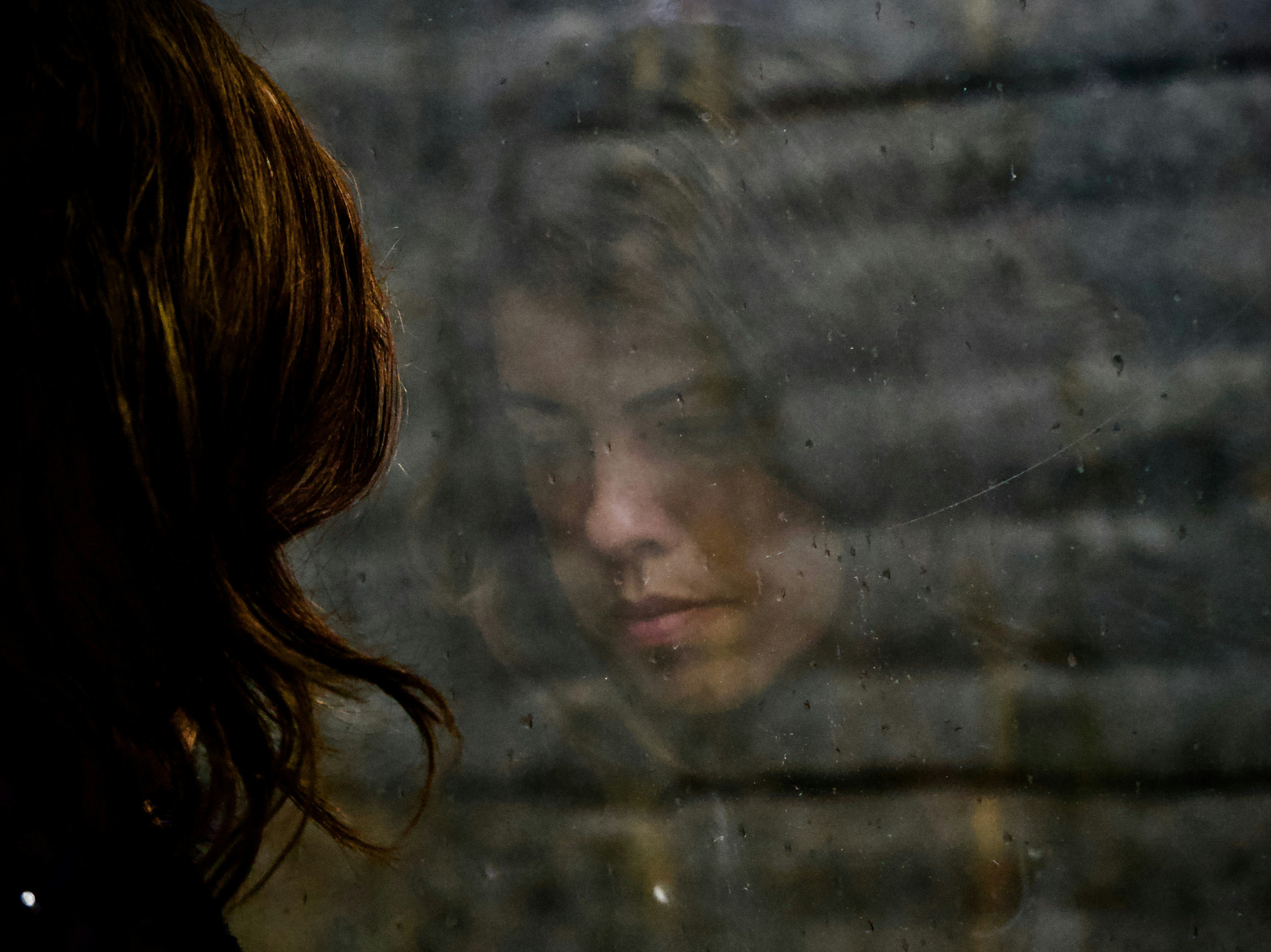 Frau am Fenster